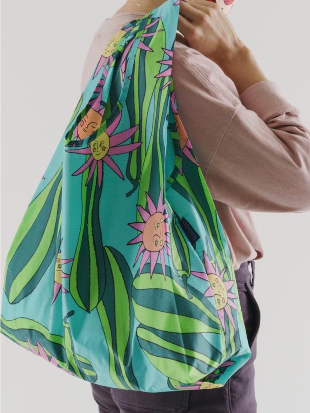 BAGGU Reusable Bag in green zucchini print RETIRED - Picture 4 of 4